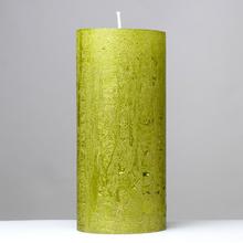 RUSTIC GLITER sviečka v olivovej farbe, valcového tvaru.