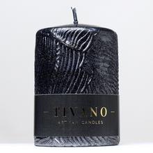 Čierna vianočná sviečka TIVANO s ornamentom.