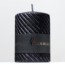 Čierna vianočná sviečka s glitrom CAROLINE.