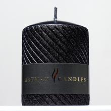 Čierna vianočná sviečka s glitrom