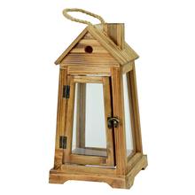 Drevený lampáš s hnedou farbou a sklenenými panelmi.