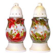 Vianočný kahanec s dekoráciou a svetlom.