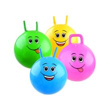 Skákacie lopty v rôznych farbách s usmievavými tvárami.