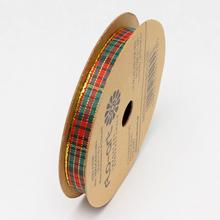 Vianočná stuha s kockovaným vzorom v zelenej a červenej farbe.