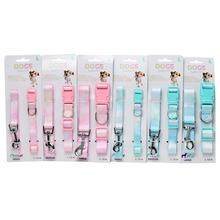 Oblek pre psa s vodítkom v rôznych farbách a veľkostiach.