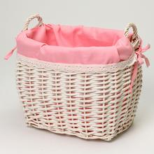 Prútený košík bieloružový s látkovým vnútrom.