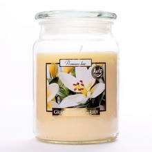 Aromatická sviečka v skle s vôňou ľalie a zeleného listu.