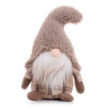 Textilný škratok s hnedou čiapkou a bielou bradou.