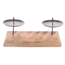 Hnedý obdĺžnikový svietnik na dve sviečky z dreva.