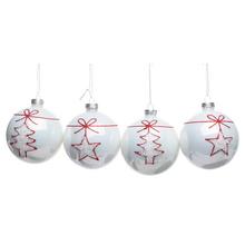 Sada sklenených vianočných gúľ v bielej a červenej farbe.