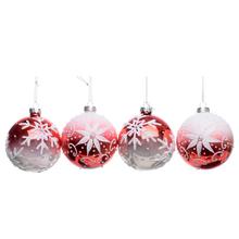 Sada sklenených vianočných gúľ v bielo-červenej farbe s rôznymi vzormi.