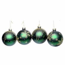 Sada sklenených vianočných gúľ v zelenej a zlatej farbe.