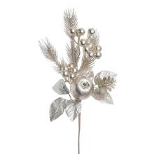 Umelý kvet s bobuľami a jablkom v striebornej farbe.