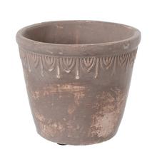 Cementový obal hnedý s dekoratívnym vzorom.