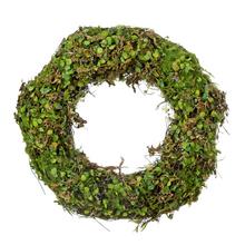 Zelený ratanový veniec s machom.