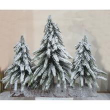 Umelé stromčeky na stojane snehové, 26 cm.