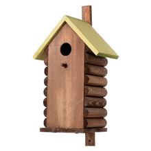 Búdka pre vtáky s logom TD014, drevená konštrukcia s zelenou strechou.