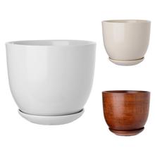 Kvetináč s miskou v rôznych farbách.