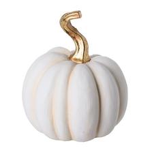 Biela keramická tekvica s zlatým stonkom.