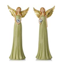 Dekoračný anjel so srdcom a zlatými krídlami.