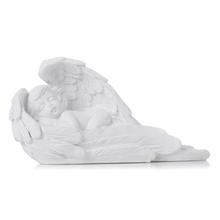 Biely anjelik spiaci v krídlach