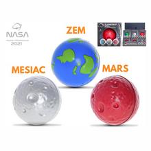 Antistresová loptička s planetárnym dizajnom.