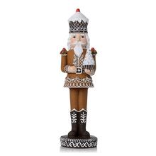 Hnedý vojačik z polyresu s bielou čiapkou a stromčekom.