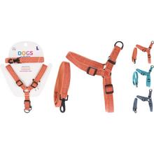 Postroj pre psa v oranžovej farbe s vodítkom.
