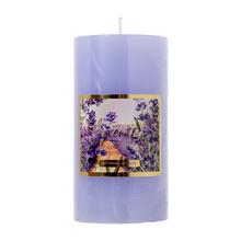 Levanduľová sviečka v fialovej farbe.