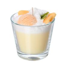 Sviečka dezert v skle s krémovou vanilkovou vôňou.