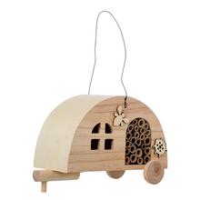 Prírodná hniezdna búdka pre vtáky.