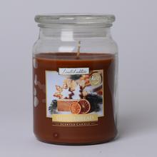 Voňavá sviečka s príchuťou perníka v skle.