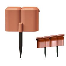 Záhradná palisáda proti slimákom v terakotovej farbe.