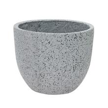 Šedý keramický kvetináč Leah s mrazuvzdornou úpravou.