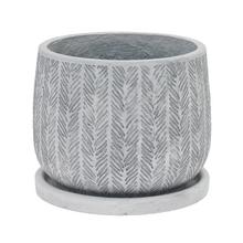 Biely keramický kvetináč s miskou a vzorom.