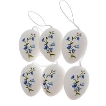 Sada plastových vajíčok s kvetinovým vzorom v bielo-modrej farbe.