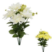 Kytica umelých kvetov s dahliami a gerberami.