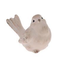 Keramický vtáčik v bielej farbe.