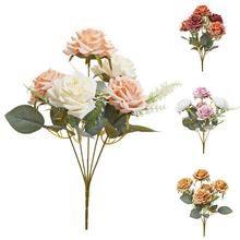 Kytica umelých ruží v mixe farieb.