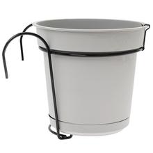 Obal s držiakom v šedej farbe, ideálny na závesné kvetináče.