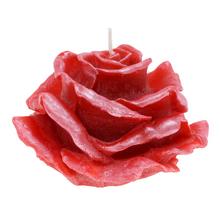 Červená sviečka v tvare ruže Elizabeth.