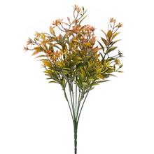 Umelé kvety so zeleno-ružovými lístkami a kvetmi.