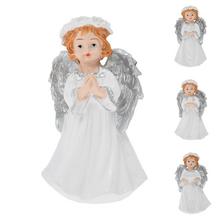 Biely dekoratívny anjel s ružovým venčekom.