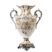 Vintage váza z polyrezinu v čiernej farbe s ozdobnými detailmi.