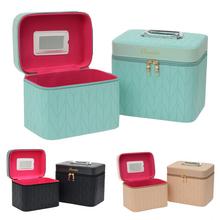 Kufrík na doplnky v mix farbách s cik-cak vzorom.