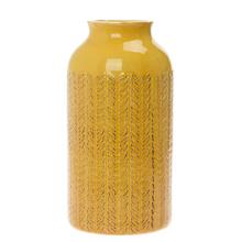 Žltá keramická váza s ornamentálnym vzorom.