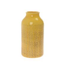 Žltá keramická váza s ornamentom.