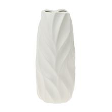 Keramická váza s vlnkovým vzorom v hnedej farbe.