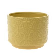 Žltý keramický obal s ornamentom.