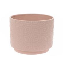 Ružový keramický obal s ornamentom.